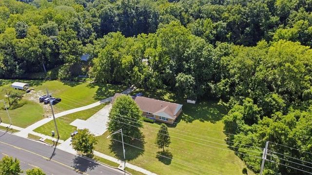 7000 NW Waukomis Drive, Kansas City, MO 64151