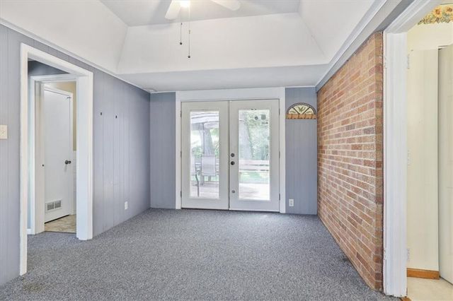 7000 NW Waukomis Drive, Kansas City, MO 64151