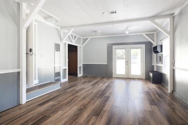 7000 NW Waukomis Drive, Kansas City, MO 64151