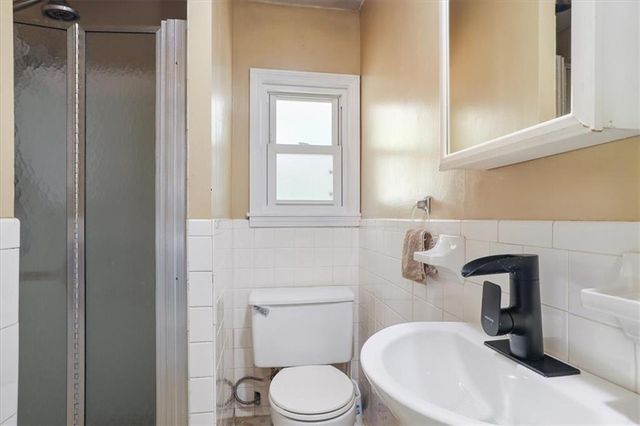 7000 NW Waukomis Drive, Kansas City, MO 64151