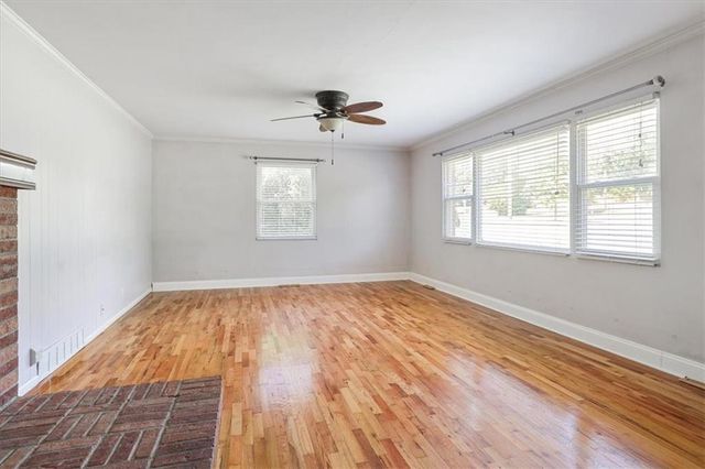 7000 NW Waukomis Drive, Kansas City, MO 64151