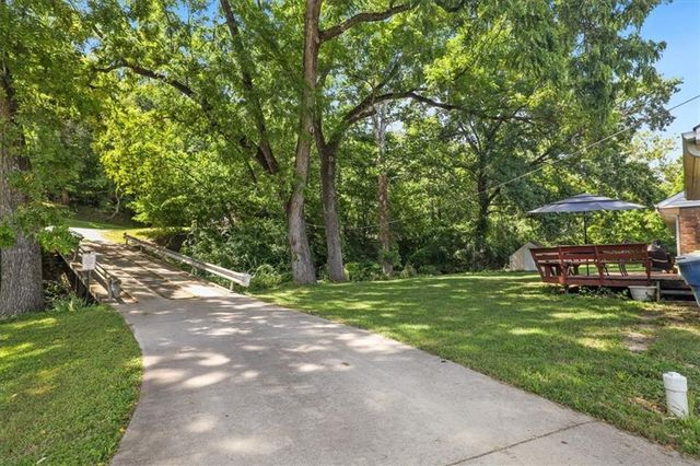 7000 NW Waukomis Drive, Kansas City, MO 64151