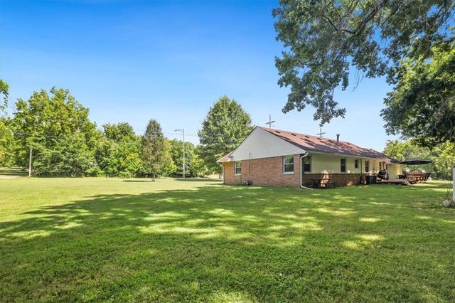 7000 NW Waukomis Drive, Kansas City, MO 64151