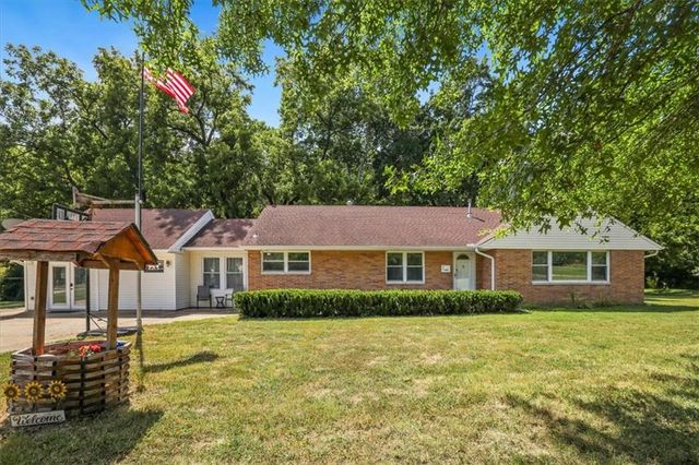 7000 NW Waukomis Drive, Kansas City, MO 64151