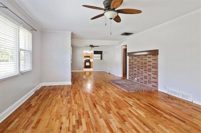 7000 NW Waukomis Drive, Kansas City, MO 64151