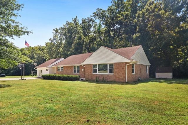 7000 NW Waukomis Drive, Kansas City, MO 64151