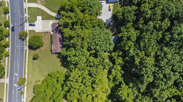 7000 NW Waukomis Drive, Kansas City, MO 64151