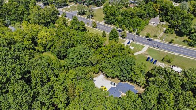 7000 NW Waukomis Drive, Kansas City, MO 64151