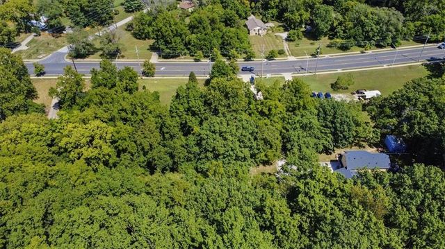 7000 NW Waukomis Drive, Kansas City, MO 64151