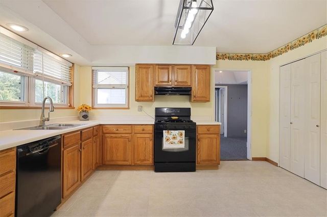 7000 NW Waukomis Drive, Kansas City, MO 64151