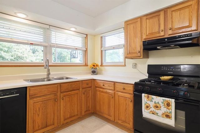 7000 NW Waukomis Drive, Kansas City, MO 64151