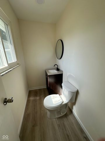 564 Northgate Drive, Greenwood, IN 46143