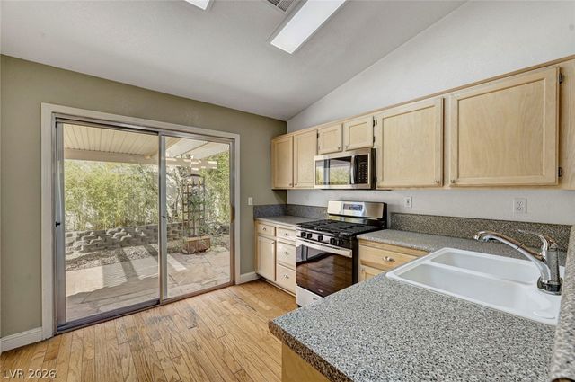 7913 Pottery Creek Drive, Las Vegas, NV 89128