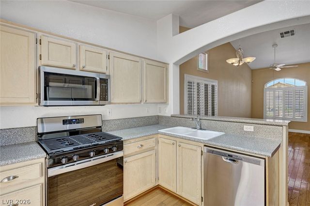 7913 Pottery Creek Drive, Las Vegas, NV 89128
