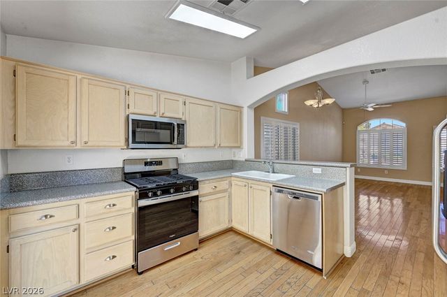 7913 Pottery Creek Drive, Las Vegas, NV 89128