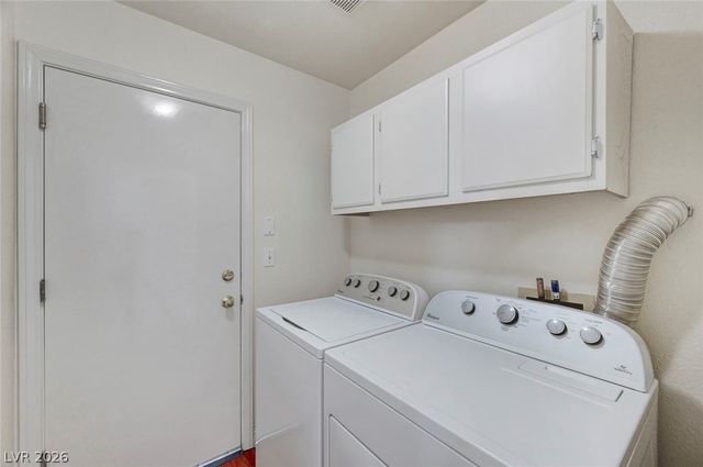 7913 Pottery Creek Drive, Las Vegas, NV 89128