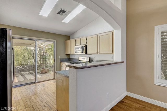 7913 Pottery Creek Drive, Las Vegas, NV 89128