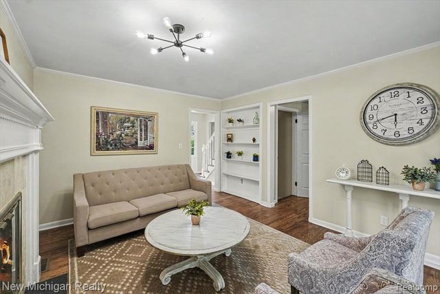 1105 Woodnoll Drive, Flint, MI 48507