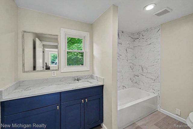 1105 Woodnoll Drive, Flint, MI 48507