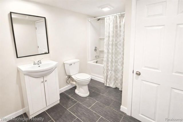 1105 Woodnoll Drive, Flint, MI 48507