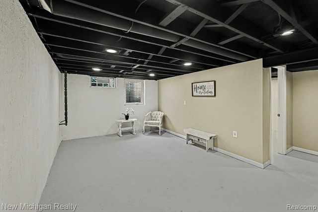 1105 Woodnoll Drive, Flint, MI 48507