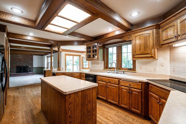 11723 N Bridgewater DRIVE, Mequon, WI 53092