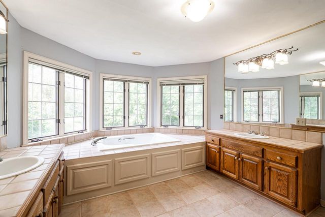 11723 N Bridgewater DRIVE, Mequon, WI 53092