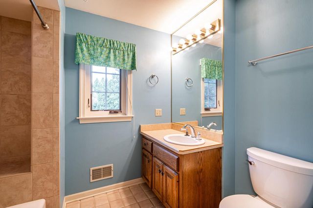 11723 N Bridgewater DRIVE, Mequon, WI 53092
