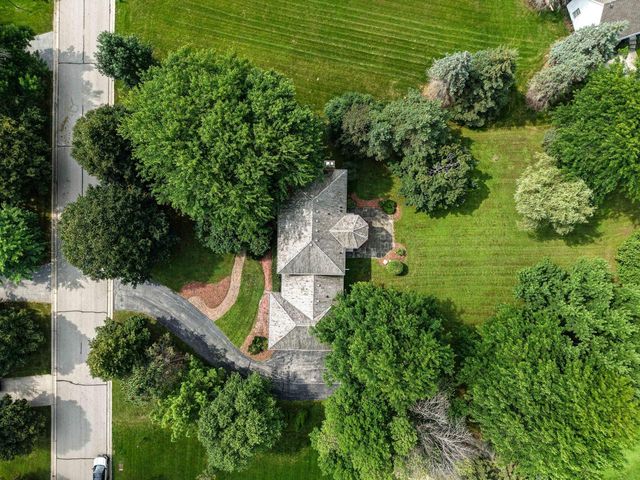 11723 N Bridgewater DRIVE, Mequon, WI 53092