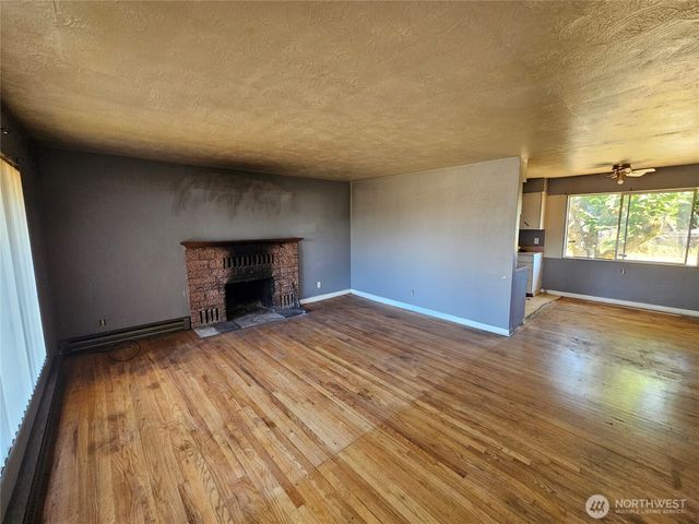 606 S 5th Avenue, Kelso, WA 98626