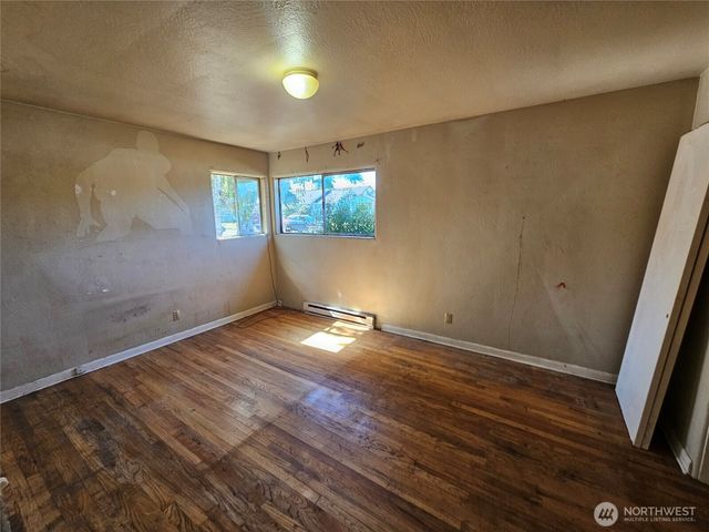 606 S 5th Avenue, Kelso, WA 98626