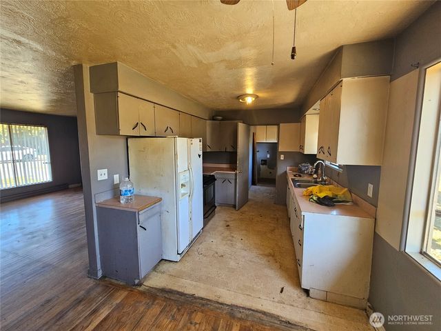 606 S 5th Avenue, Kelso, WA 98626