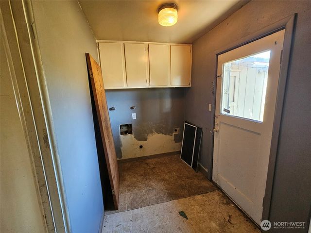 606 S 5th Avenue, Kelso, WA 98626