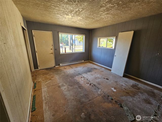 606 S 5th Avenue, Kelso, WA 98626