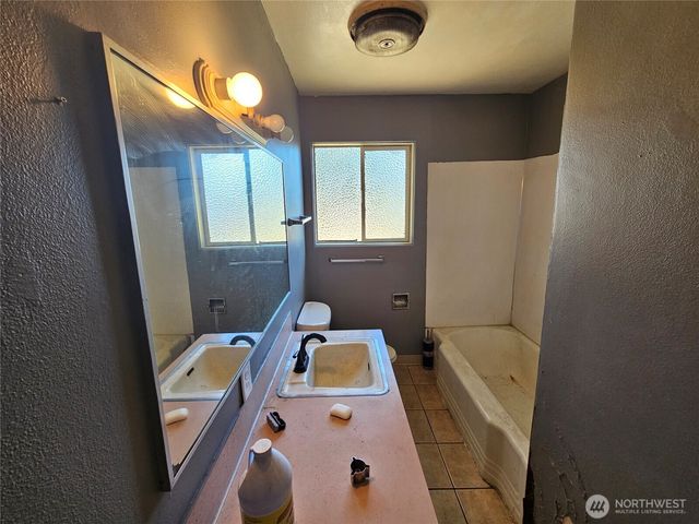 606 S 5th Avenue, Kelso, WA 98626