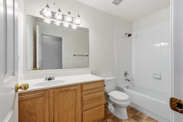 10212 Country Sage Court NW, Albuquerque, NM 87114