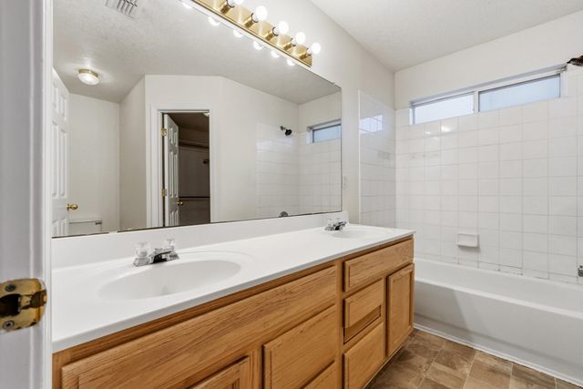 10212 Country Sage Court NW, Albuquerque, NM 87114