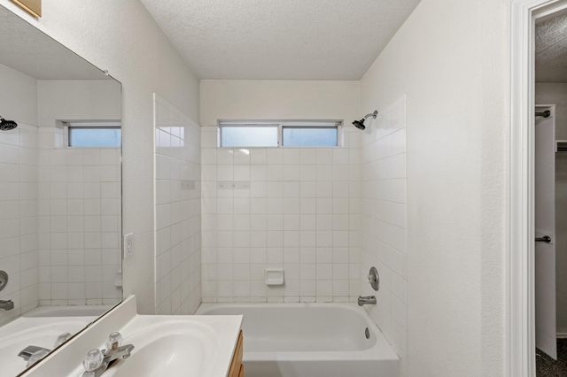 10212 Country Sage Court NW, Albuquerque, NM 87114