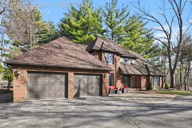 100 N Latson Road, Oceola Township, MI 48843