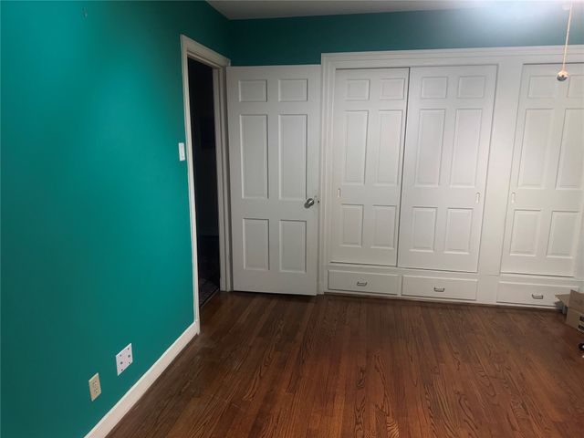 8910 Guernsey Lane, Dallas, TX 75220