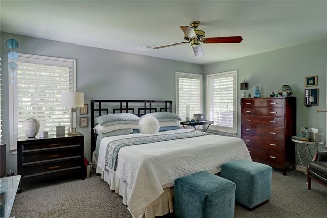 8910 Guernsey Lane, Dallas, TX 75220