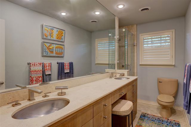 8910 Guernsey Lane, Dallas, TX 75220