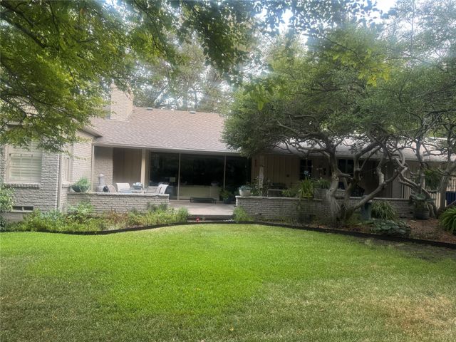 8910 Guernsey Lane, Dallas, TX 75220