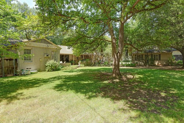 8910 Guernsey Lane, Dallas, TX 75220