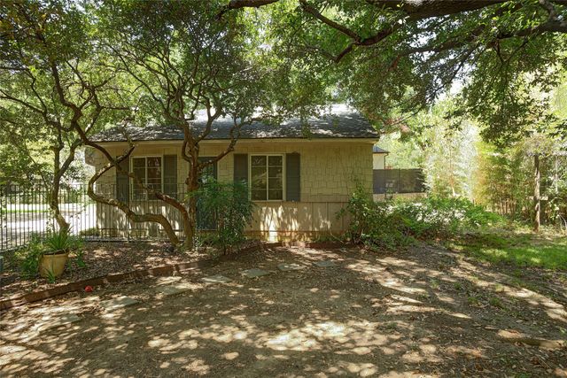 8910 Guernsey Lane, Dallas, TX 75220