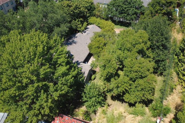8910 Guernsey Lane, Dallas, TX 75220