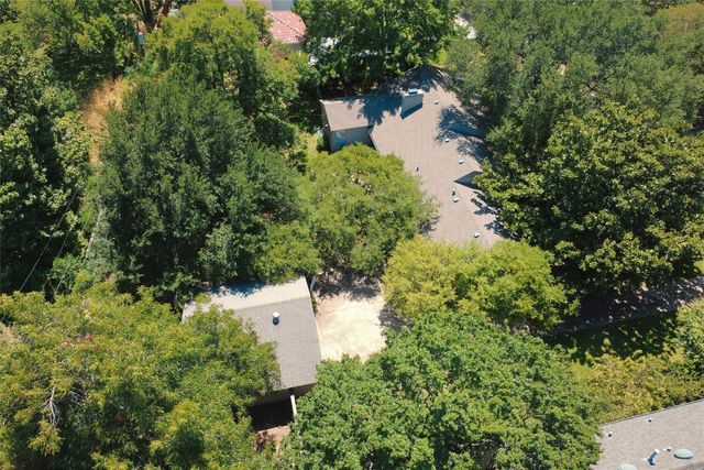 8910 Guernsey Lane, Dallas, TX 75220