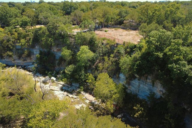 8910 Guernsey Lane, Dallas, TX 75220