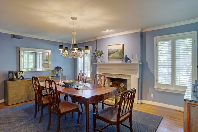 8910 Guernsey Lane, Dallas, TX 75220
