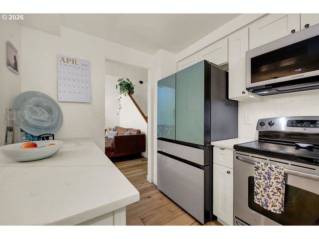 2700 HARLOW Rd, Eugene, OR 97401